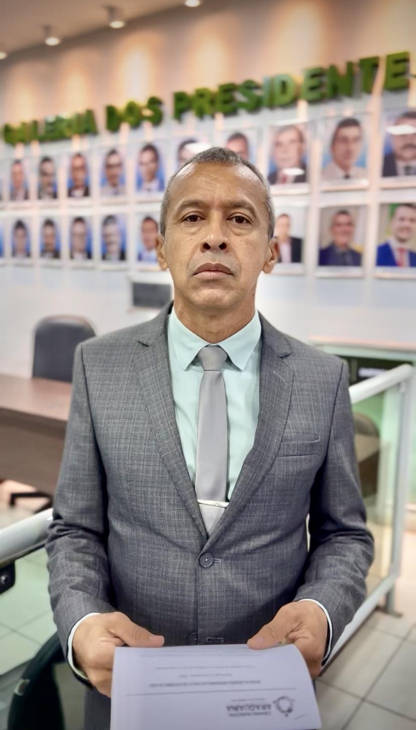 *Vereador Tenente-Coronel Israel Protocoliza Requerimento para Discussão do PCCR dos Professores em Araguaína*
