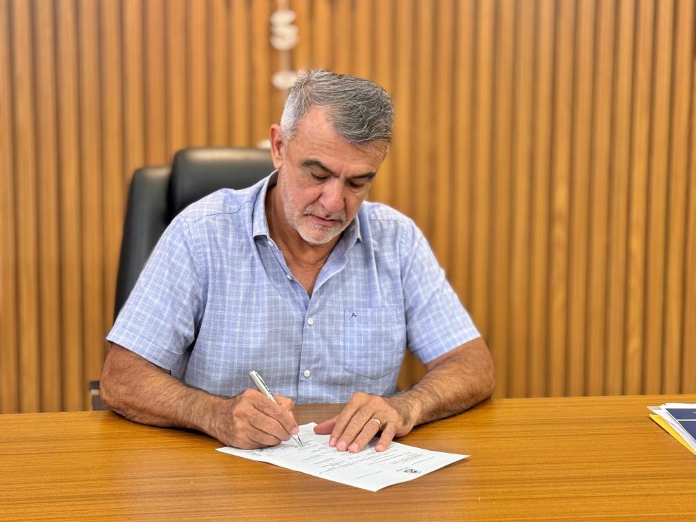 Amélio destina R$ 350 mil para Esperantina e viabiliza reconstrução do canteiro central