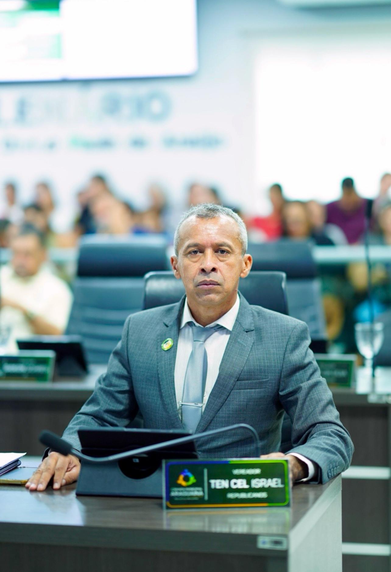 Vereador Tenente-Coronel Israel se posiciona a favor dos professores e defende a manutenção do PCCR de 25 anos.